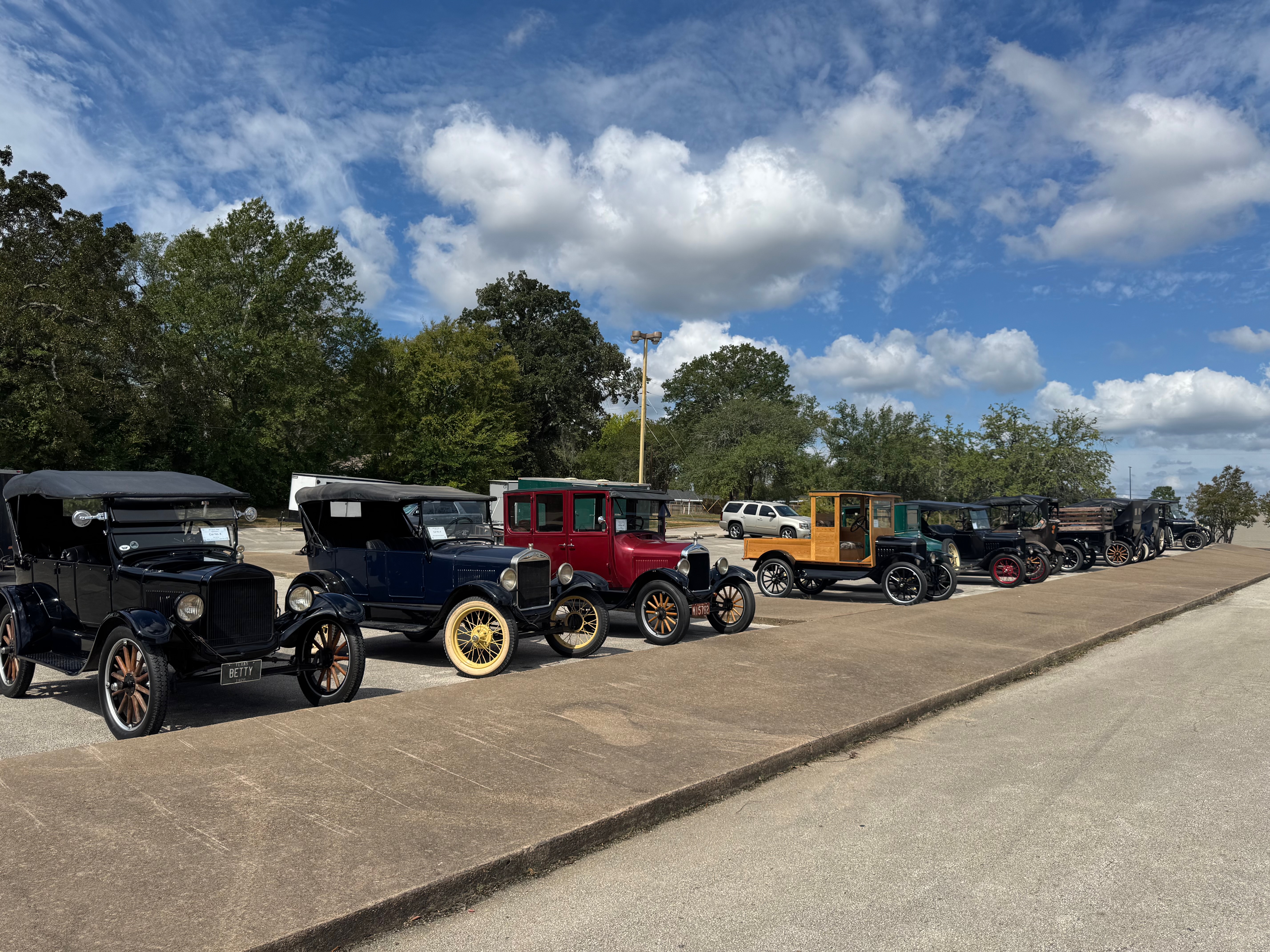 Model-Ts-lined-up-at-the-Mini-Swap-Meet