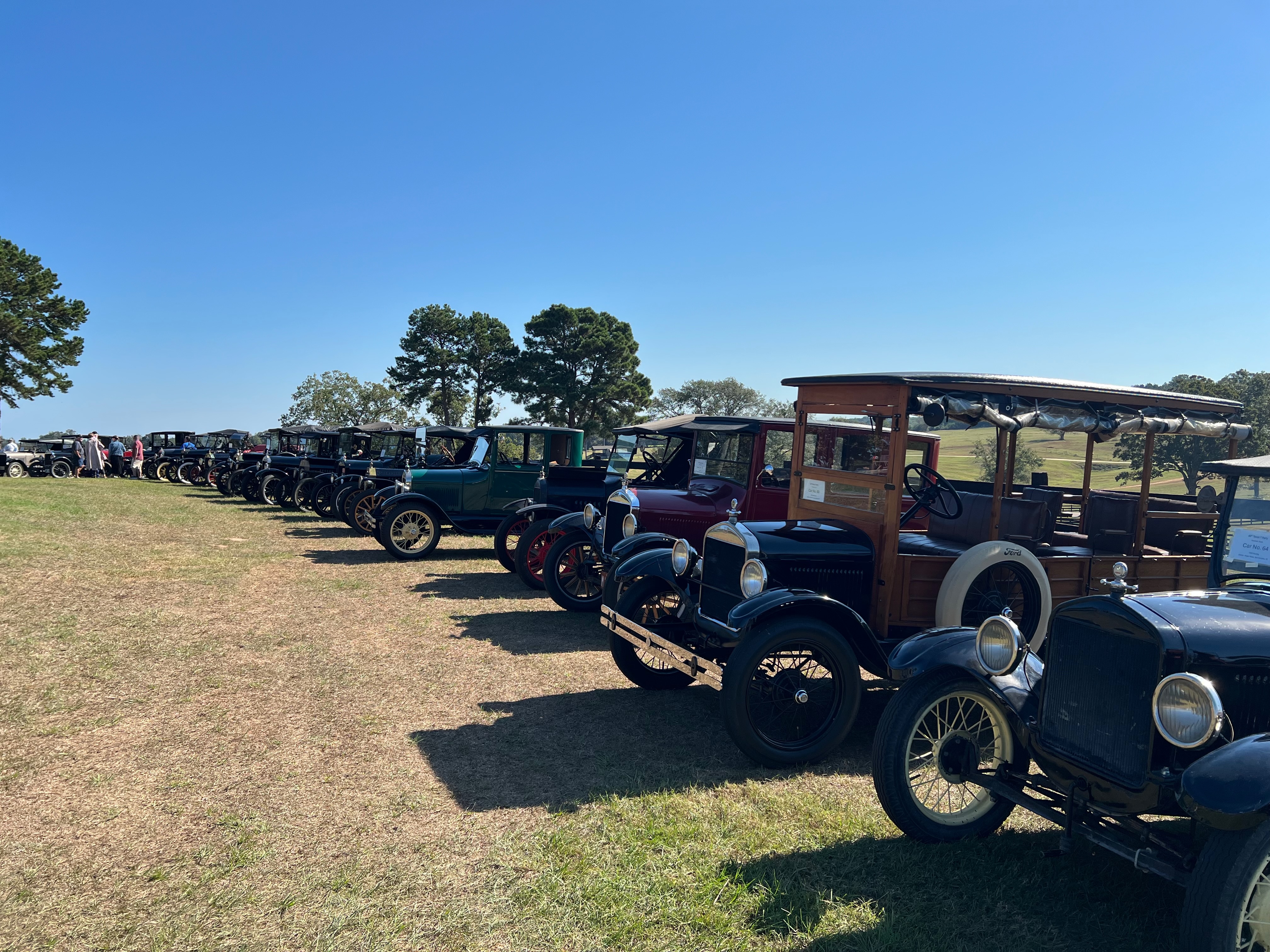 Model-Ts-parked-at-Bear-Creek-Smokehouse